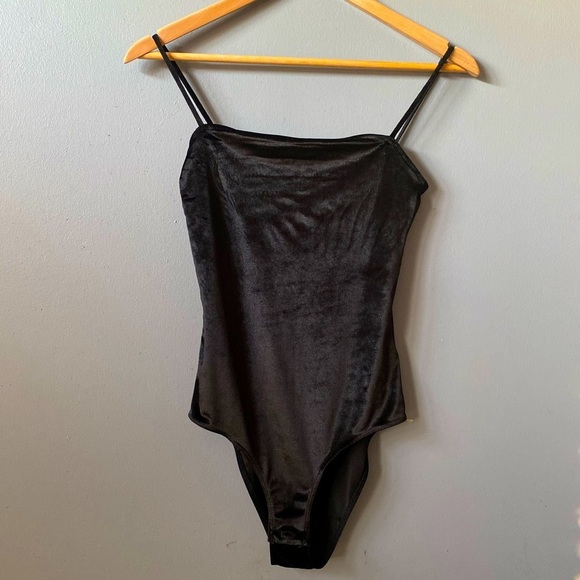 Topshop Tops - TopShop Black Square Neck  Spaghetti Strap Bodysuit✨🖤